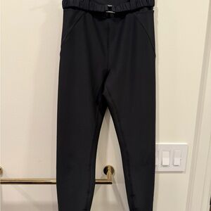 ALO Yoga Black Leggings with the chicest belt detail. 🖤